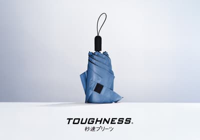 TOUGHNESS Instant Pleats：採用形狀記憶摺疊技術，收傘速度快一倍的摺疊傘