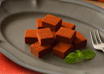 銀座 Cozy Corner 推出冬季限定生巧克力「銀座之煉瓦」，口感濃郁柔滑