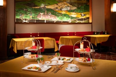 万平酒店推出经典下午茶，包含传统和复兴菜单