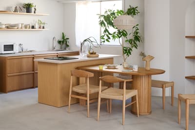 LIVING HOUSE. 在二子玉川开设常设店，内设 Fritz Hansen 店中店并举办 HATAGO 快闪活动