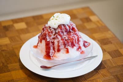 Sankaku Goori Near Tottori Sand Dunes Brings Back Its Strawberry Kakigori With Over 50% Cost Ratio