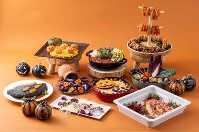 Kobe Suma Sea World Serves Up Halloween Treats With Ghost-Themed Orca and Dolphin Sweets