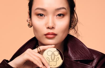 嬌蘭 Parure Gold 金鑽修顏系列推出全新 Black Bee 蜂蜜氣墊