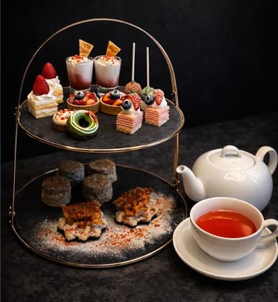 Aloft Osaka Dojima W XYZ Bar 草莓抹茶下午茶，2026年5月至6月限定登場