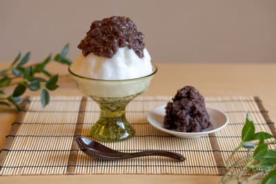 界 秋保推出「齋彌牡丹餅冰」，將在地名物帶入河畔休憩空間