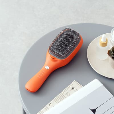 用 TOUCHBeauty 多功能頭皮護理髮梳，將您的沐浴後程序轉變為居家水療體驗