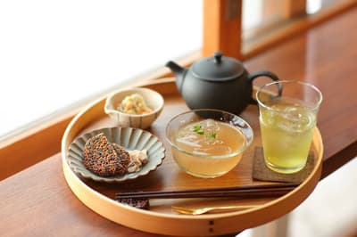 FRECIOUS and Wagashi Café Amanesaryo Team Up on a Summer Menu Featuring Mt. Fuji Natural Water