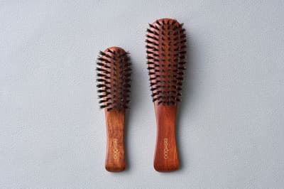 Pembuat Kuas Rias asal Osaka Menjual Sikat Rambut Berbulu 100% Alami yang Memadukan Bulu Babi Hutan dan Bulu Babi Hitam