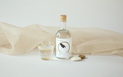 HOLON Meluncurkan Versi Non-alkohol dari Gin Kriya Osmanthus Paling Populer Mereka