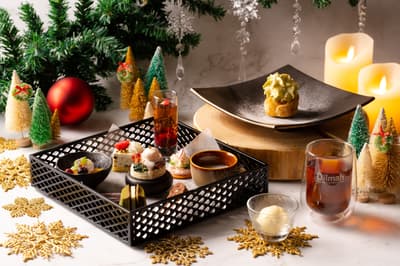 DoubleTree by Hilton Kyoto Station Menghadirkan Teh Sore Natal dengan Pai Apel Pohon yang Diselesaikan di Depan Tamu