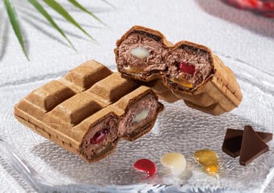 GODIVA Combines Belgian Chocolate with Nangoku Shirokuma in a New One-Handed Monaka Ice Cream