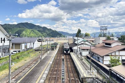 Kota Hida Rayakan 10 Tahun Film Anime "Your Name" dengan Pembatas Buku Peringatan dan Pameran Kembali