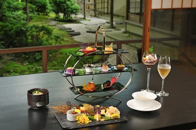 京都宝ヶ池王子大饭店在历史悠久的茶室“茶寮”推出秋季日式下午茶“锦秋之实”