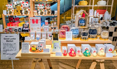 Shibuya Loft celebra el "Good Lucky Market" con unos 170 amuletos de la suerte, incluidos daruma y maneki-neko