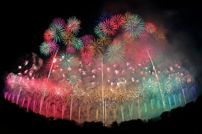 Paid Viewing Seats Now on Sale for Toyooka's Yanagi Matsuri Fireworks Festival