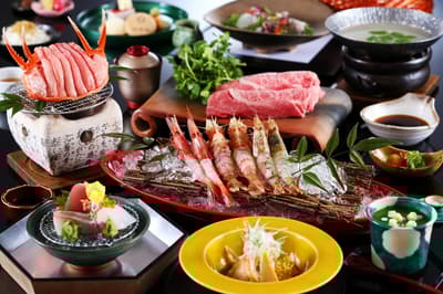 汤村温泉Yuamu春季美食计划，品尝香住蟹、但马牛肉、喉黑鱼和当地虾
