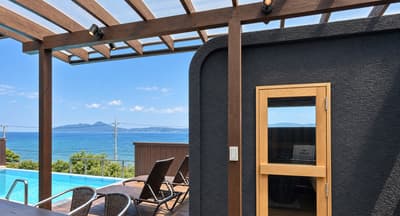 京都天橋立的「Villa Yamaboshi」新增戶外桑拿，配備 150 公斤桑拿石，坐擁宮津灣絕景