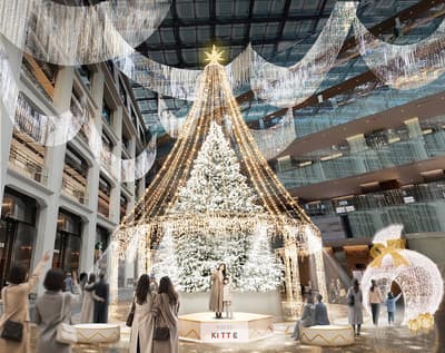 KITTE en Marunouchi celebra el evento navideño "WHITE KITTE" con un árbol de Navidad blanco de unos 15 m de altura a partir del 19 de noviembre