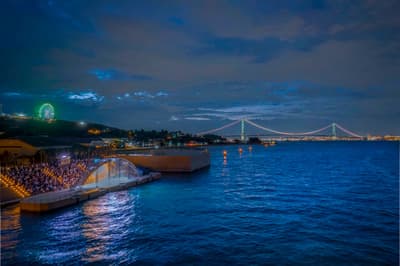 PASONA HARBOR STAGE en la isla de Awaji regala tarjetas de perfil originales de los bailarines a los asistentes al ballet