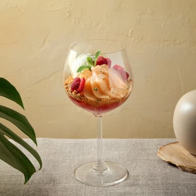 东京银座格兰巴赫酒店推出夏季圣代“Fermenté -桃子梅尔巴-”