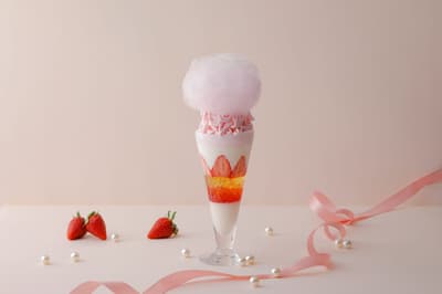 南紀白濱萬豪酒店推出豪華春季芭菲，採用和歌山縣的毬姬草莓