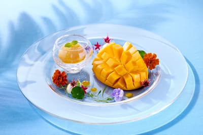 Lounge Flora del Miyako Hotel Gifu Nagaragawa ofrece un plato de postre de mango de Okinawa a partir del 1 de agosto de 2026