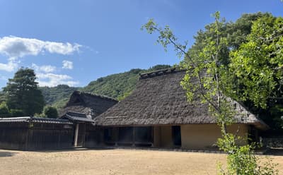 Kobe no Tobira Launches Bus Tour to "Hakogi Sennenke," Set to Become Japan's First Residential National Treasure, and National Treasure "Taisanji"