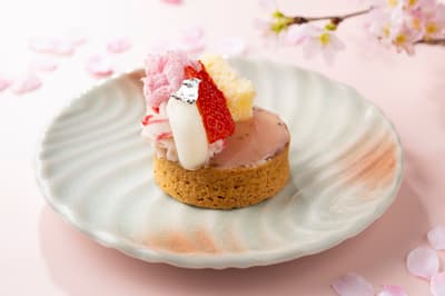 東京喜來登都飯店推出春季限定櫻花下午茶，品嚐優雅甜點與繽紛鹹點