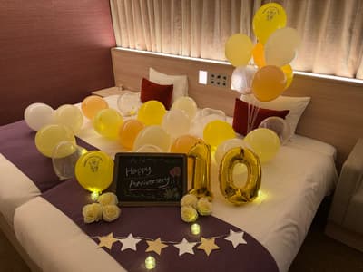 Hotel JAL City Haneda Tokyo West Wing Luncurkan Paket "Celebrate Together Anniversary Stay" dengan Dekorasi Kamar dan Kue Perayaan, ¥100.000 untuk Enam Tamu
