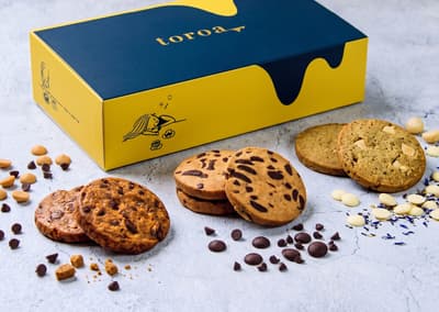toroa lanza dos sets de mini cajas de regalo con galletas rellenas de chocolate