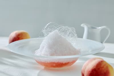 THE OSAKA STATION HOTEL presenta este verano el lujoso granizado de melocotón blanco "白桃氷香"