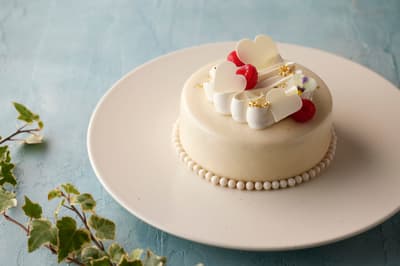 東京銀座凱悅尚萃酒店白色情人節甜點：白巧克力莓果慕斯