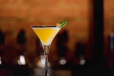 東京車站大飯店獲獎雞尾酒「木星」融合傳統與創新