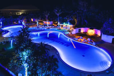 冲绳拉古娜花园酒店“Surfeel Spa Okinawa”推出夏季限定夜间泳池，尽享冲绳度假之夜