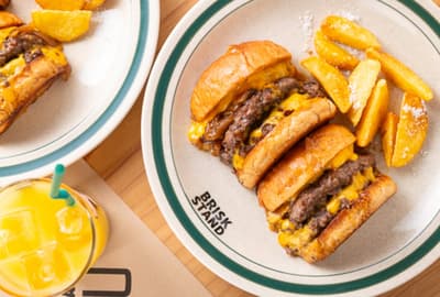 Toko Burger Gourmet Pemenang Penghargaan BRISK STAND Membuka Lokasi Pertama di Pulau Miyako di HOTEL LOCAL BASE pada 8 Agustus
