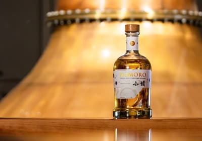 La Destilería Komoro presenta el diseño de botella para su primer whisky de malta "KOMORO ORIGIN", a la venta el 7 de noviembre de 2026