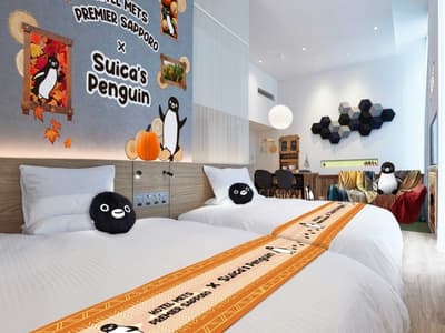 El JR East Hotel Mets Premier Sapporo recupera su "Suica Penguin Private Living Room" con motivos otoñales