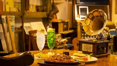 Kushiro Prince Hotel Celebrates Showa Era's 100th Anniversary with Retro Café Menu and Exhibition