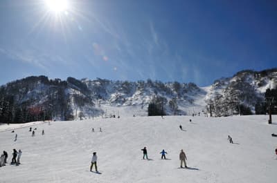 加贺温泉冬季活动与温泉享受：滑雪缆车票折扣优惠