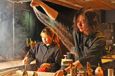 天王寺居酒屋「炉端と海鮮」推出8人以上团体预订，寿星免费套餐活动