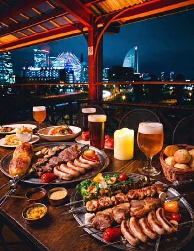 Vea los fuegos artificiales desde la terraza con el plan exclusivo de una noche de barbacoa churrasco «todo lo que pueda comer» en BUTCHER REPUBLIC Yokohama Akarenga el 24 de agosto