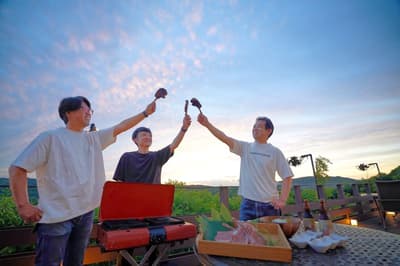GRAND CHARIOT 北斗七星135° di Pulau Awaji Tambahkan BBQ "Well-done Steak" Monster Hunter ke Kamar Kolaborasinya Musim Panas Ini