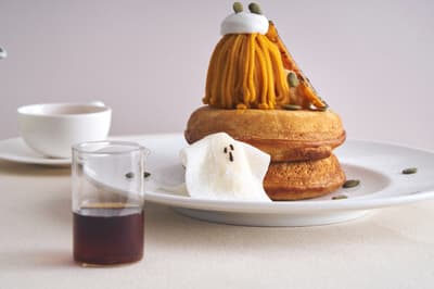 北海道南瓜楓糖卡士達萬聖節鬆餅現已於 Café & Books Bibliothèque 供應