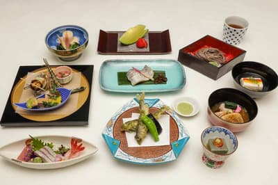 金泽酒店推出全新怀石料理套餐“堀川”，以历史悠久的水道命名