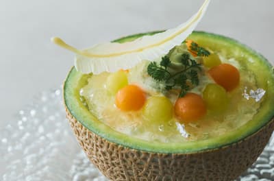 더 사ウザンド 교토(THE THOUSAND KYOTO)의 'TEA AND BAR', 하루 10개 한정 멜론 볼을 포함한 초여름 한정 디저트 4종 출시