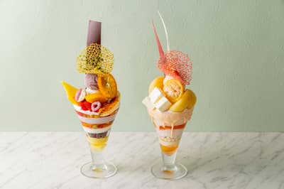 东京洲际酒店Strings推出夏季限定圣代：“巴西莓与酸奶”及“桃子与奶酪”