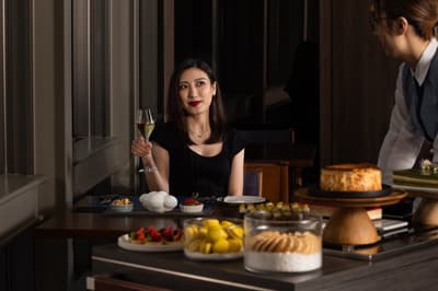 Hilton Fukuoka Sea Hawk Debuts Nighttime Afternoon Tea "After 8" With Sparkling City Views From 123 Meters Up