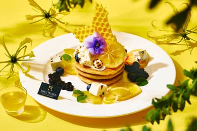 表参道Cafe & Dining ZelkovA推出以花卉花园为主题的全新蜂蜜柠檬松饼