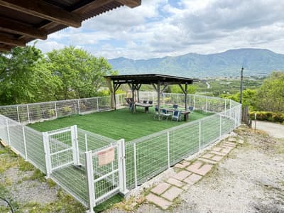 Kannonyama Fruit Garden en Wakayama abre "Sky Site", un parque para perros totalmente exclusivo con vistas panorámicas al río