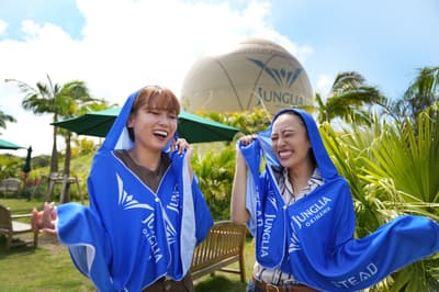 JUNGLIA OKINAWA 推出 2026 年夏季冰感斗篷租賃服務，讓遊客清涼一夏